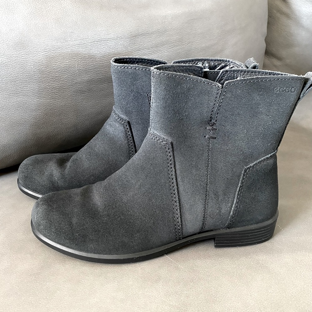 Ecco Black Suede Ankle Boots. Size 7.5 (38)